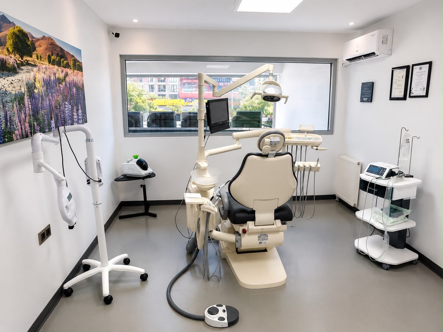 Salle de soins lumineuse chez Ersa Dental